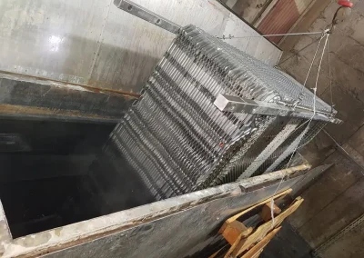 Płyty wymiennika ciepła w kąpieli chemicznej