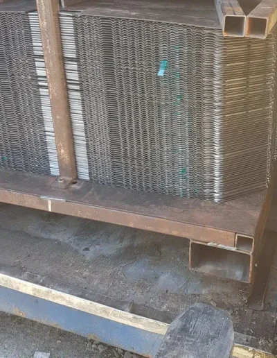 Pakiet płyt w piecu do wygrzewania uszczelek